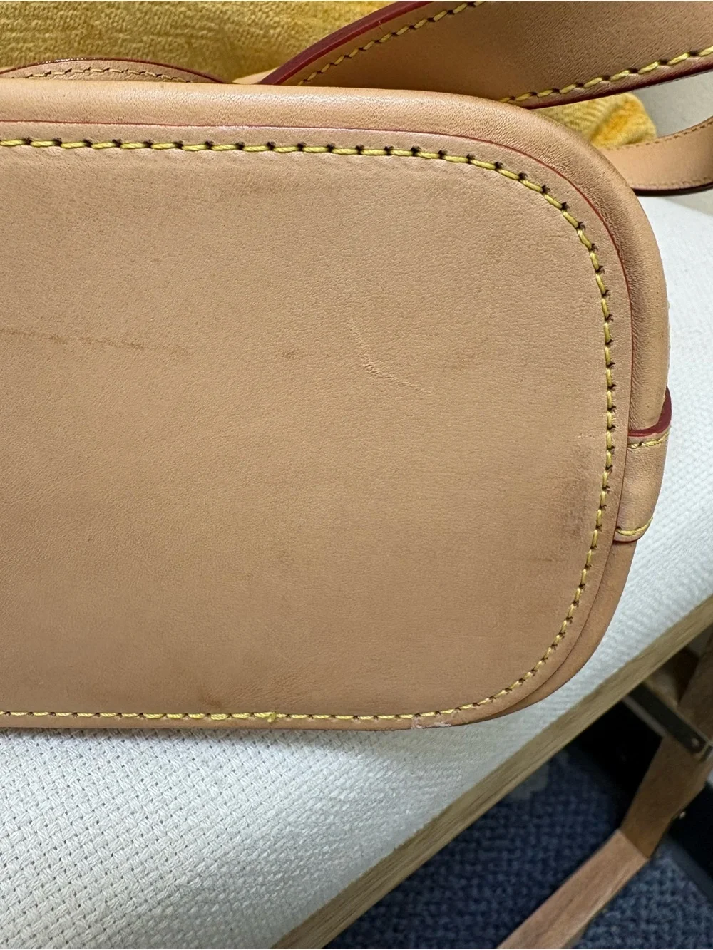 Vintage Y2K, Dooney, and Bourke shoulder bag.LIKE NEW CONDITION!